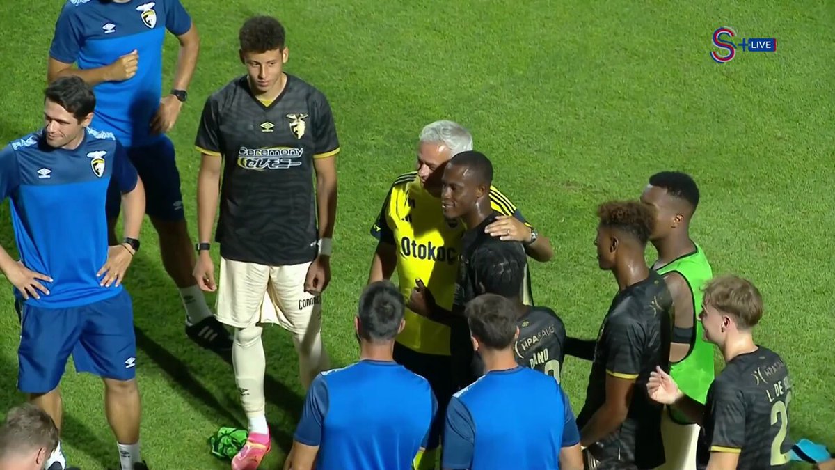 Jose Mourinho Portimonense ile Hatıra Fotoğrafı Çekti