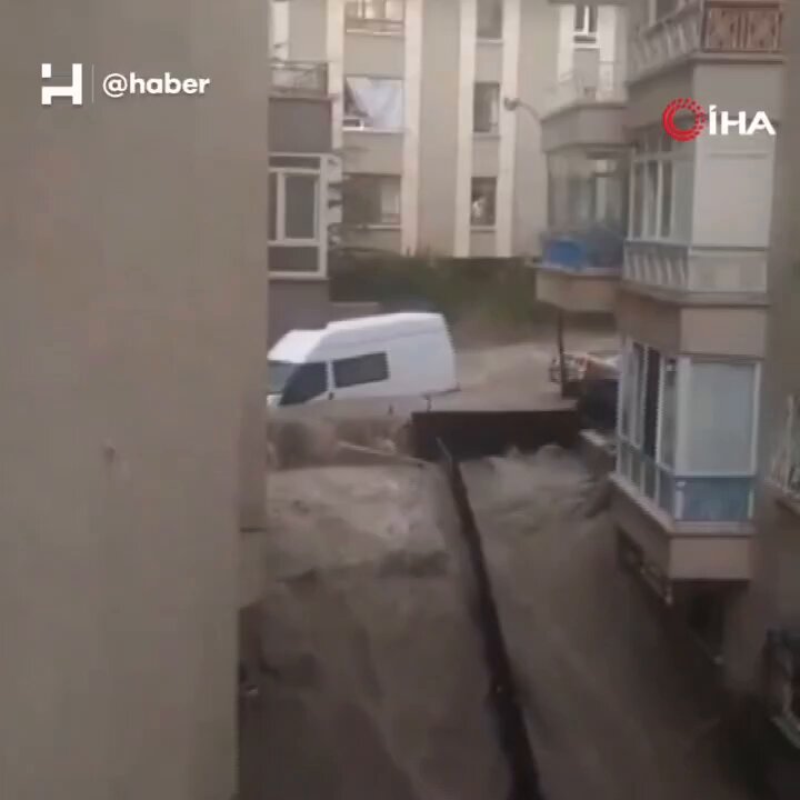 Ankara'da Sağanak Yağış Duvar Yıkılmasına Neden Oldu: Bir Yaralı