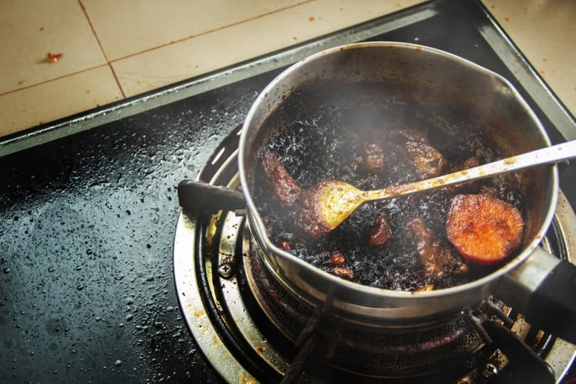 Yanmış Yemek Kokusu Nasıl Giderilir? Evdeki Yanık Kokusundan Kurtulma Yolları