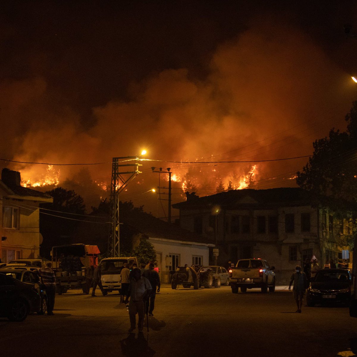 Sakarya Geyve'de Orman Yangını Kontrol Altına Alınmaya Çalışılıyor