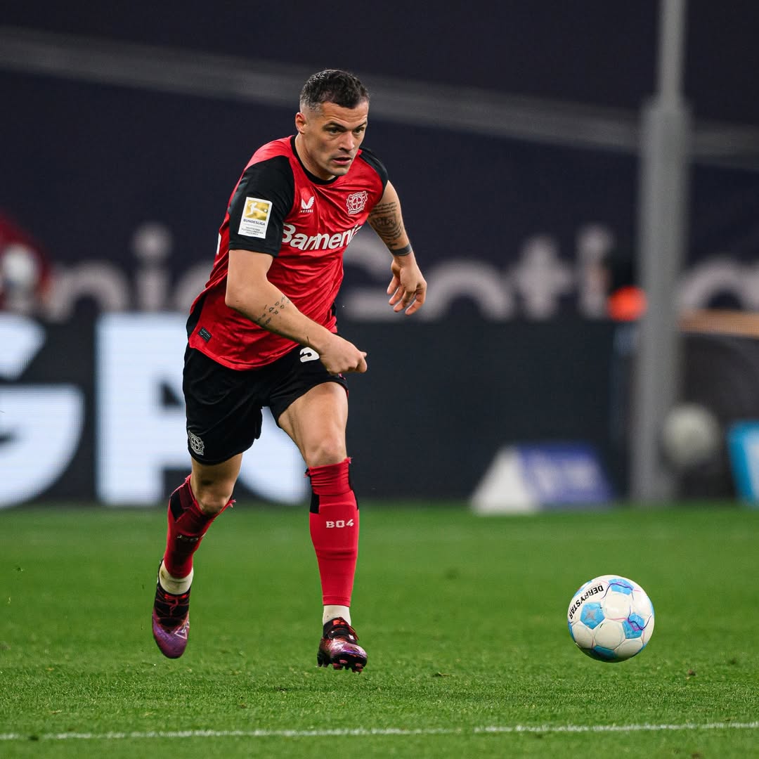 Granit Xhaka'ya İki Talip: Fenerbahçe ve Sunderland Resmi Teklif Yaptı