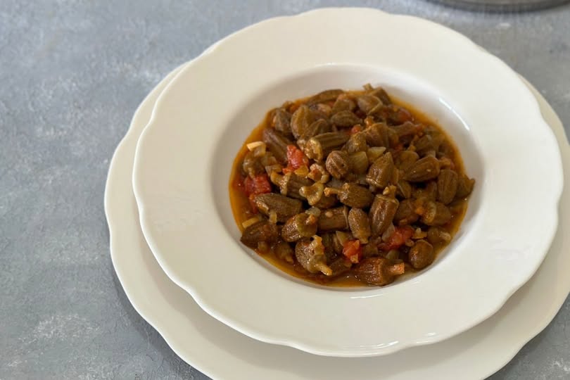Zeytinyağlı Kuru Bamya Tarifi: Limonlu Lezzet Şöleni