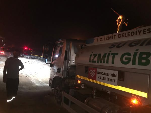 İzmit Belediyesi Sakarya Geyve Orman Yangınına Destek Veriyor