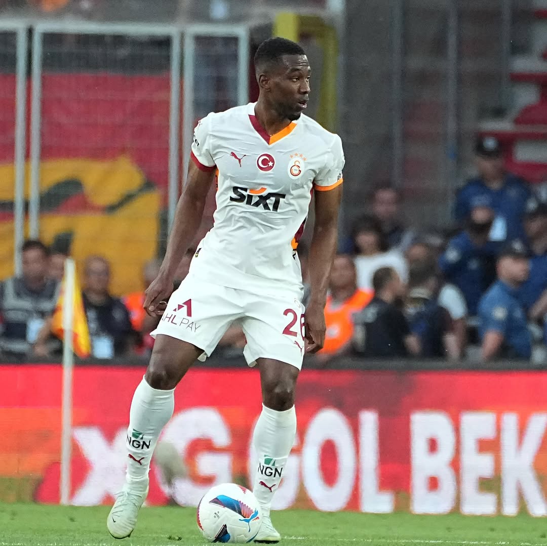 Feyenoord, Carlos Cuesta'yı Transfer Etmek İçin Galatasaray ile Görüşüyor