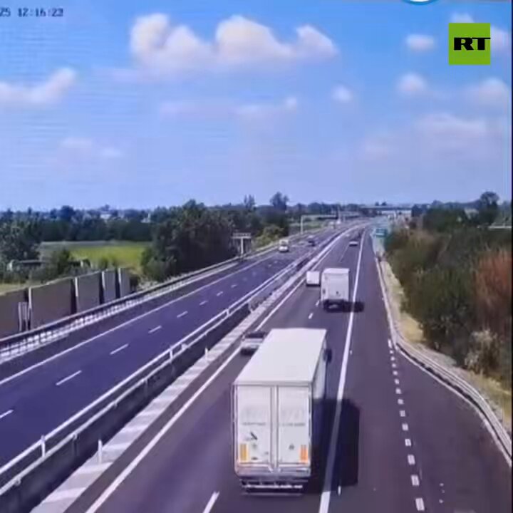 İtalya Brescia'da Uçak Kazası: 2 Kişi Hayatını Kaybetti