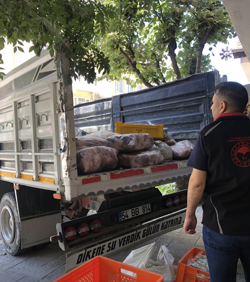 Sakarya'da Faturası Olmayan 1.9 Ton Et ve Süt Ürünü Ele Geçirildi
