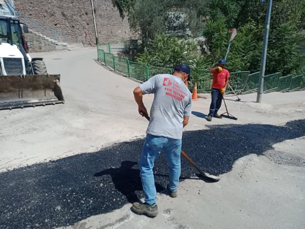 İzmit'te Cadde ve Sokaklarda Asfalt Çalışmaları Devam Ediyor