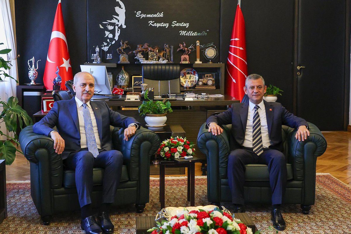 CHP Genel Başkanı Özgür Özel, TBMM Başkanı Kurtulmuş ile Görüştü