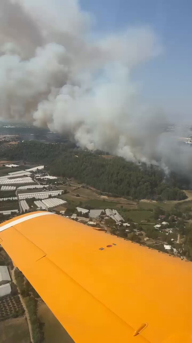 Antalya'da Orman Yangını: Aksu ve Muratpaşa'da Söndürme Çalışmaları Devam Ediyor