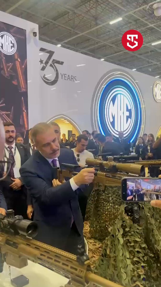 Dışişleri Bakanı Fidan, MKE Standında Keskin Nişancı Tüfeğini İnceledi