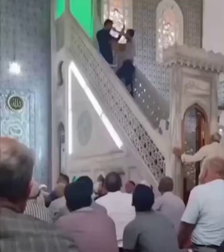 Esenyurt'ta Cuma Hutbesi Tartışması: Faiz Eleştirisi Minbere Taşındı