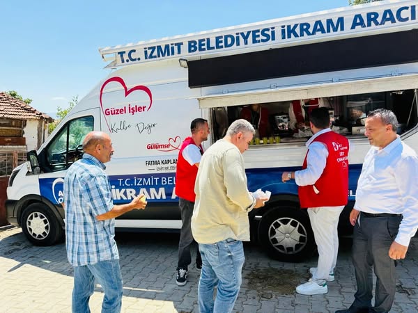 İzmit Belediyesi Cuma Buluşmalarıyla Mahalle Sakinleriyle Bir Araya Geldi