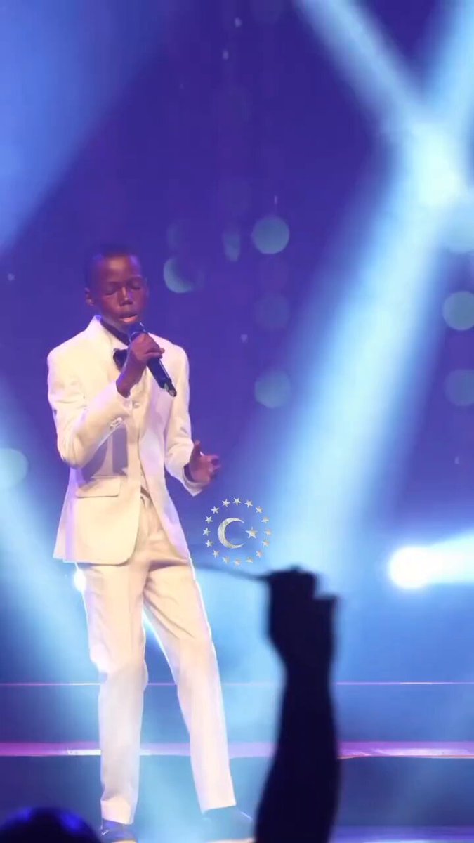 Tanzanyalı Çocuk Ferdi Tayfur Şarkısıyla Almanya'da Sahne Aldı