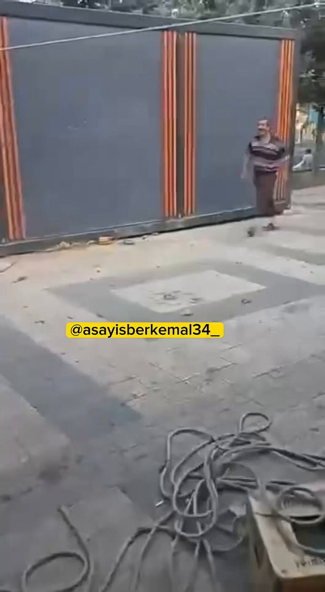 Esenyurt'ta Park Tuvaletlerinde Kalp Hastası İki Kişi Mahsur Kaldı