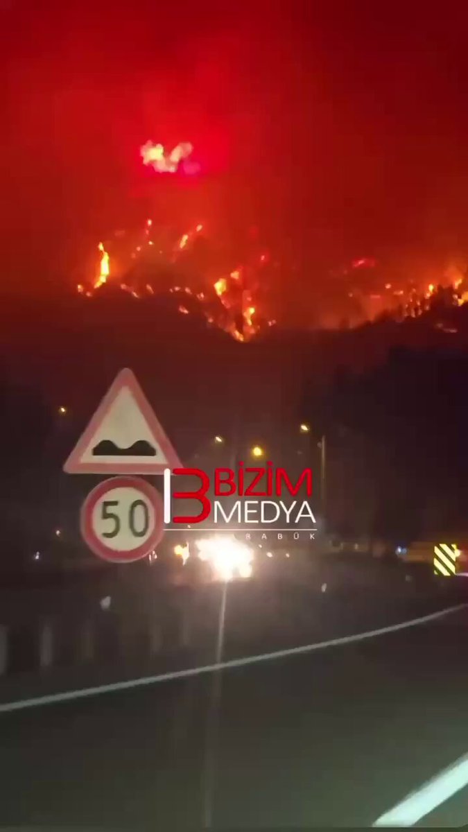 Karabük'te Kontrol Altına Alınamayan Yangın Yerleşim Yerlerine Yaklaştı