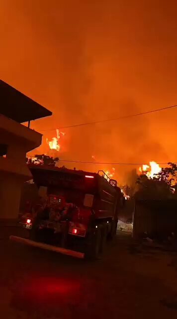 Bursa Gürsü'de Karahıdır Mahallesinde Yangın: Evler ve İş Yerleri Zarar Gördü