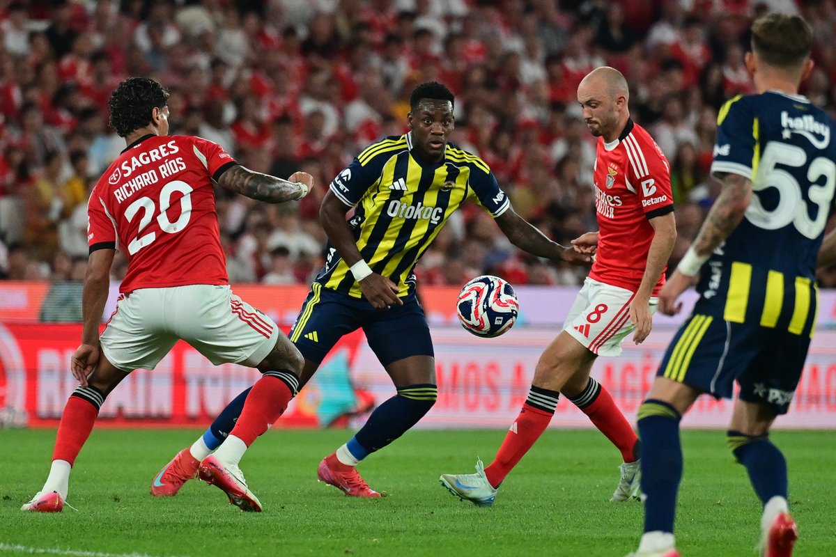 Fenerbahçe, Benfica'ya Deplasmanda Mağlup Oldu