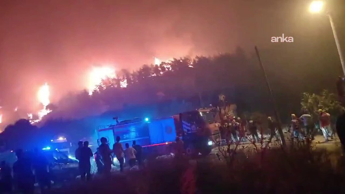 Bursa İğdir Mahallesi Yangını: Mahalle Tahliye Edildi, İtfaiye Müdahalesi Devam Ediyor