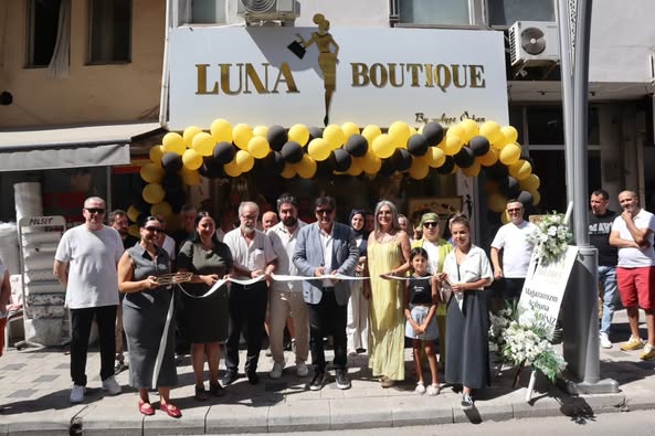 İzmit'te Yeni Bir Kadın Girişimi: Luna Boutique Açıldı