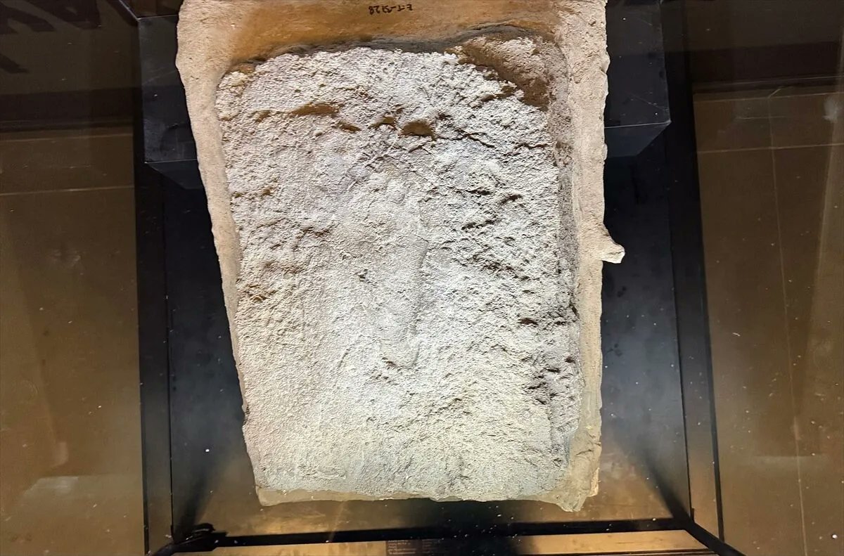 Urartu Dönemine Ait 2700 Yıllık Kadın Ayak İzi Van Müzesi'nde Sergileniyor