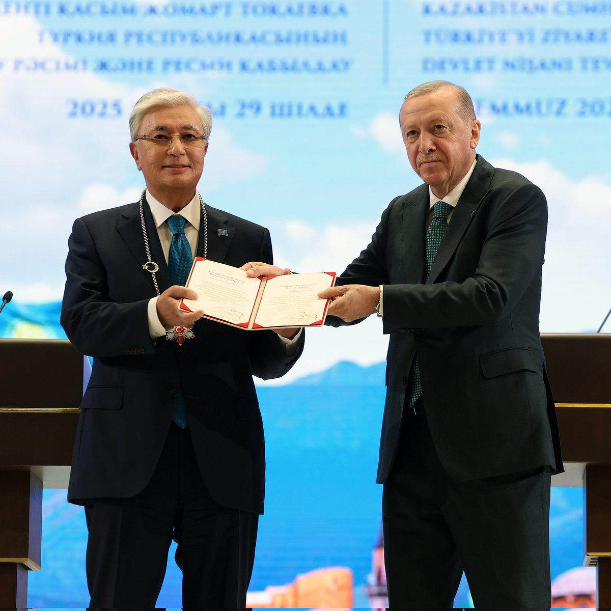 Türkiye, Kazakistan Cumhurbaşkanı'na Yüksek Devlet Nişanı Armağanı
