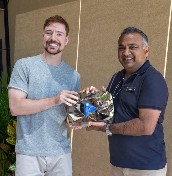 MrBeast, YouTube'da Rekor Kırarak 400 Milyon Abone Plaketi Aldı