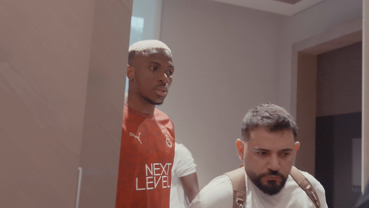 Victor Osimhen, Galatasaray'da Sağlık Kontrolünden Geçti