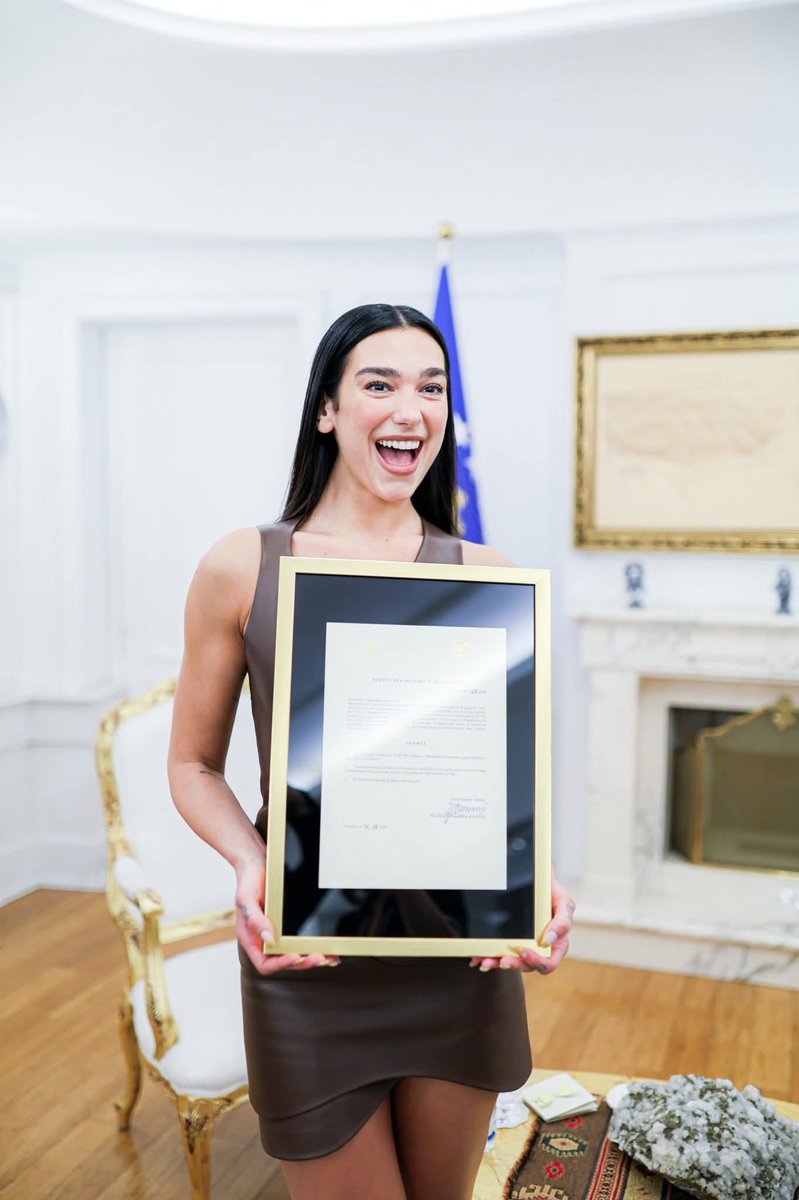 Dua Lipa'dan Gurur Veren Haber: Kosova Vatandaşlığına Geçti