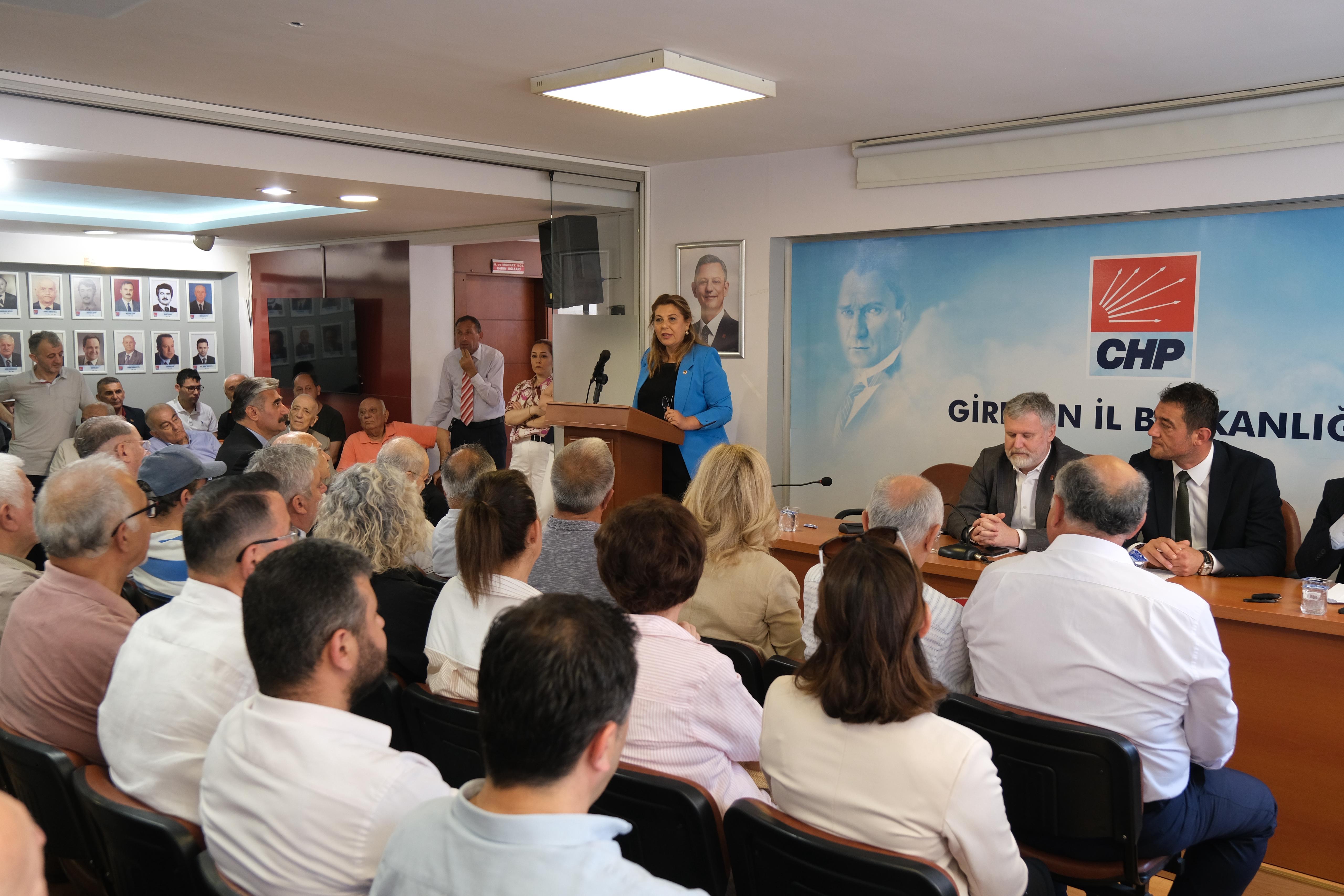 Milletvekili Elvan Işık Gezmiş: “Bu kötü gidişata asla izin vermeyeceğiz. Bütün baskılara karşı dimdik ayaktayız, haklıyız, kazanacağız” dedi.