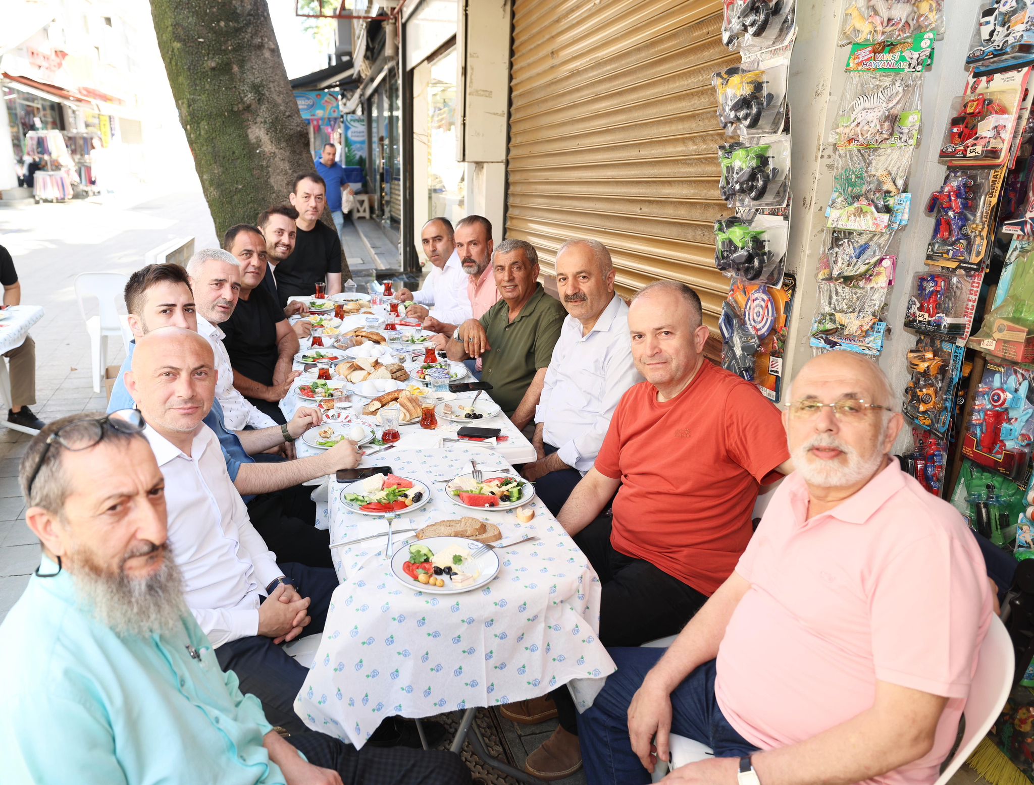 “ Büyükgöz Dükkan Dükkan Gezdi Esnafın Gönlünü Kazandı”