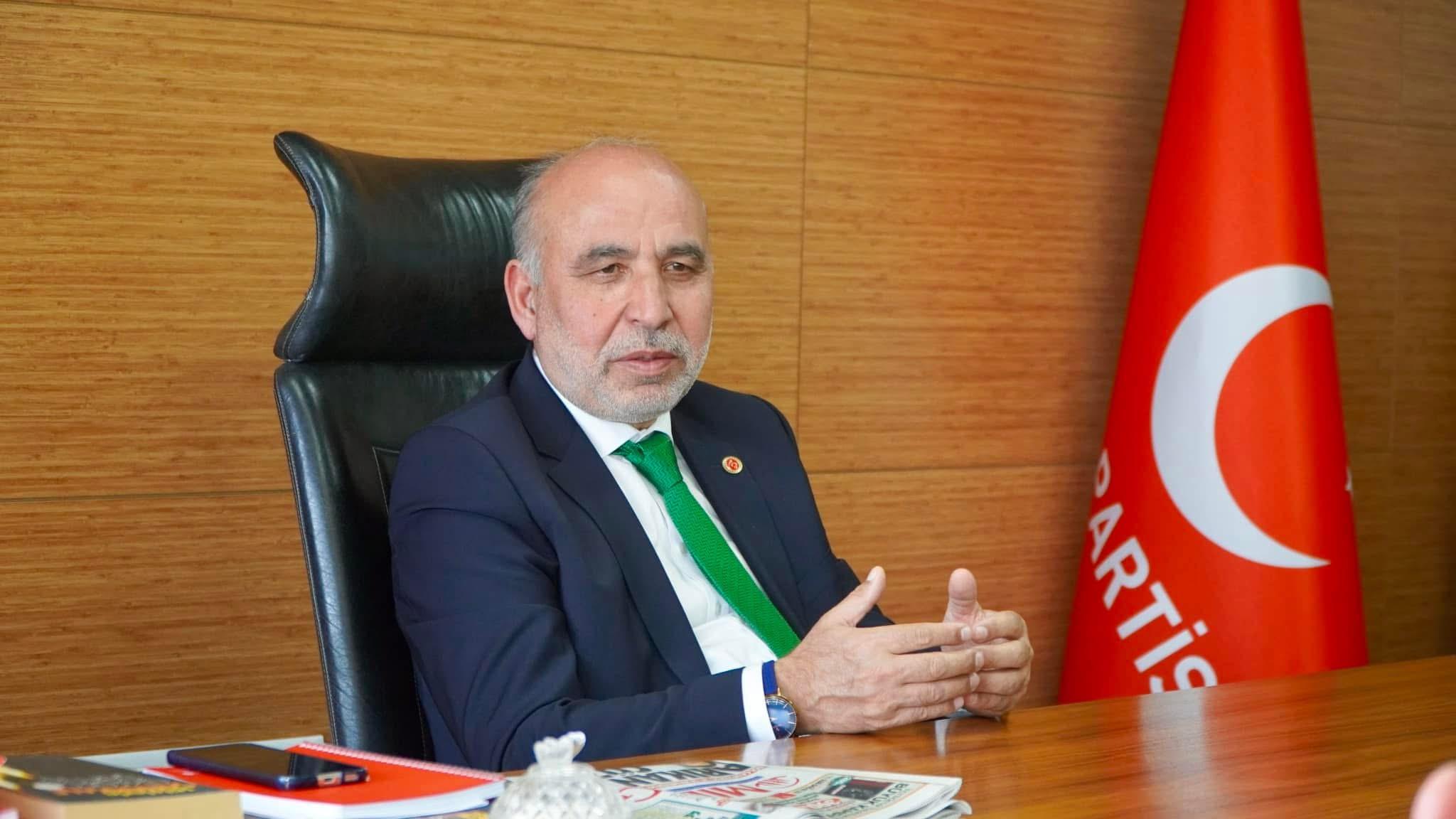 Saadet Partisi İl Başkanı Recep Sarıdoğan, 17 Ağustos 1999 depreminin yıl dönümünde açıklamalarda bulundu.