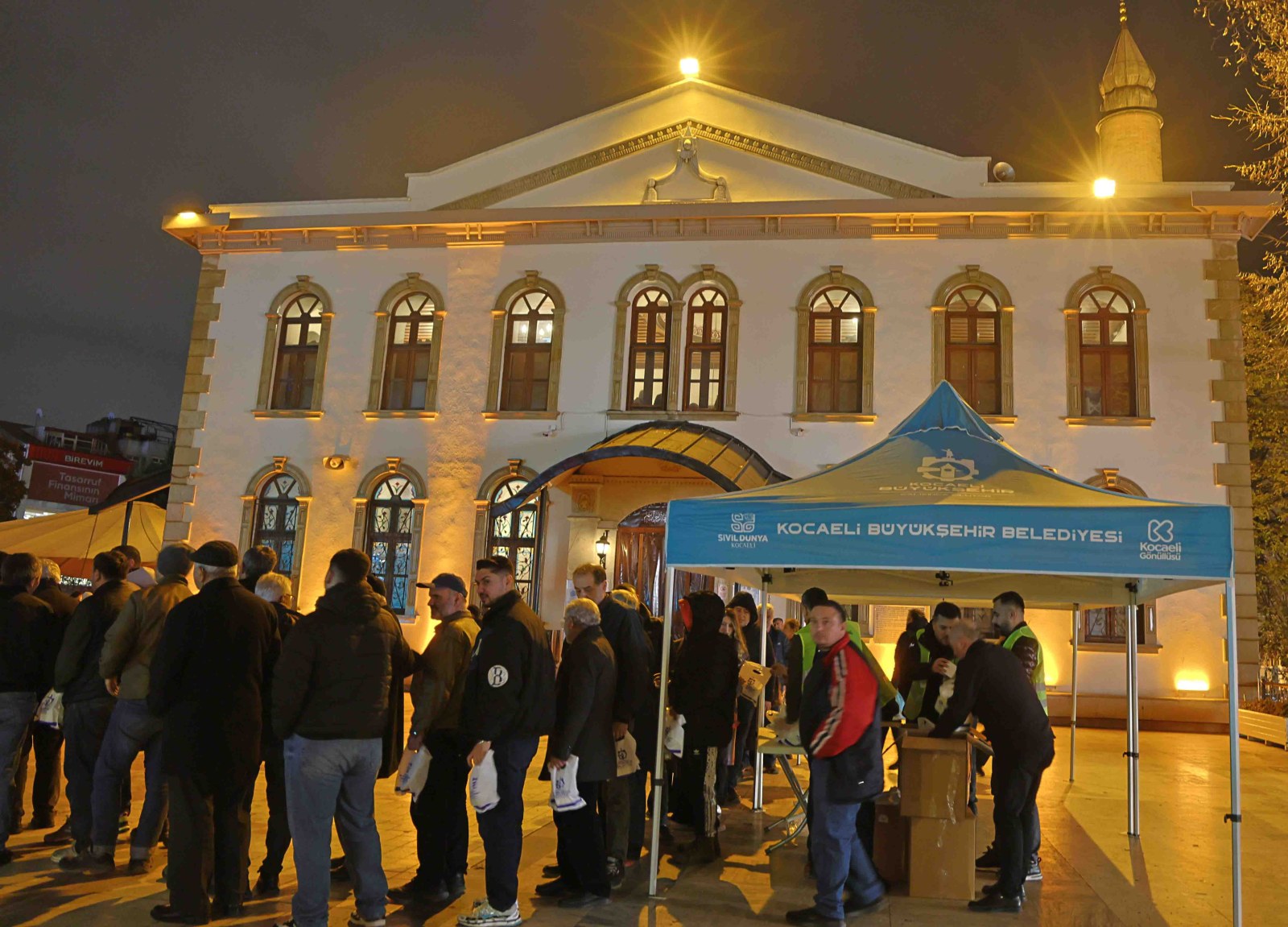Kocaeli Büyükşehir Belediyesi Kandil Geleneğini Yaşatmaya Devam Ediyor