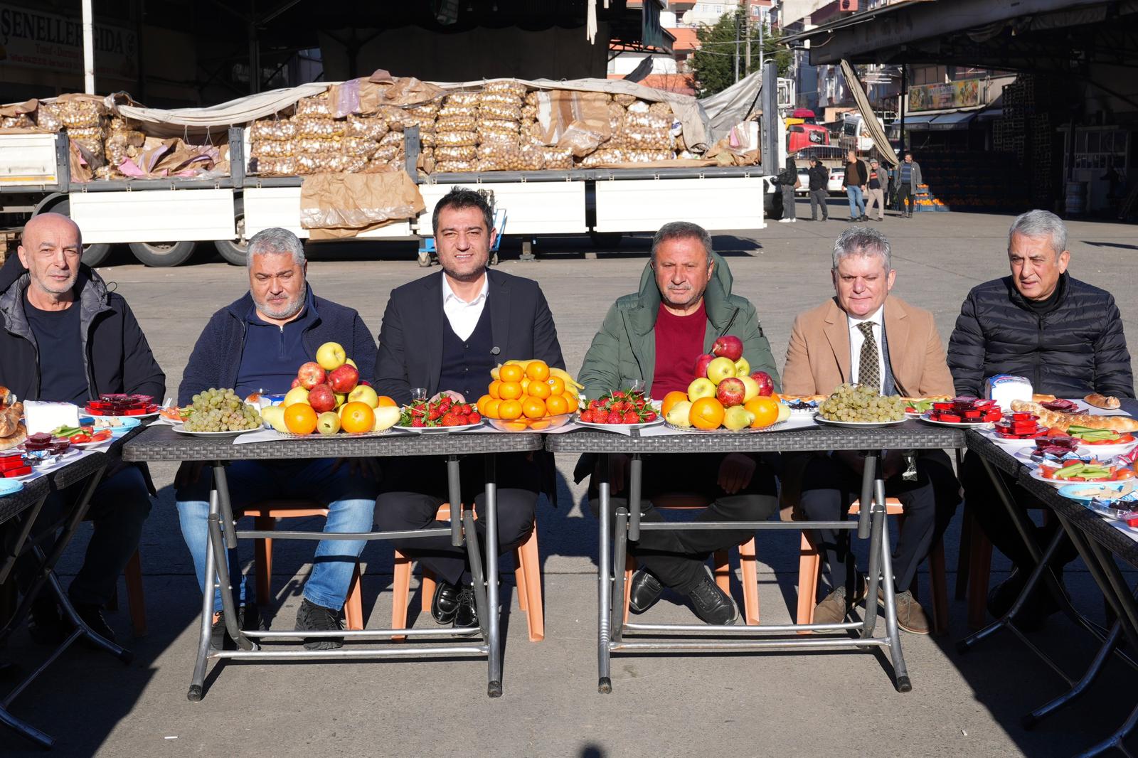 Başkan Fuat Köse Yaş Sebze ve Meyve Hali’nde Esnafla Buluştu