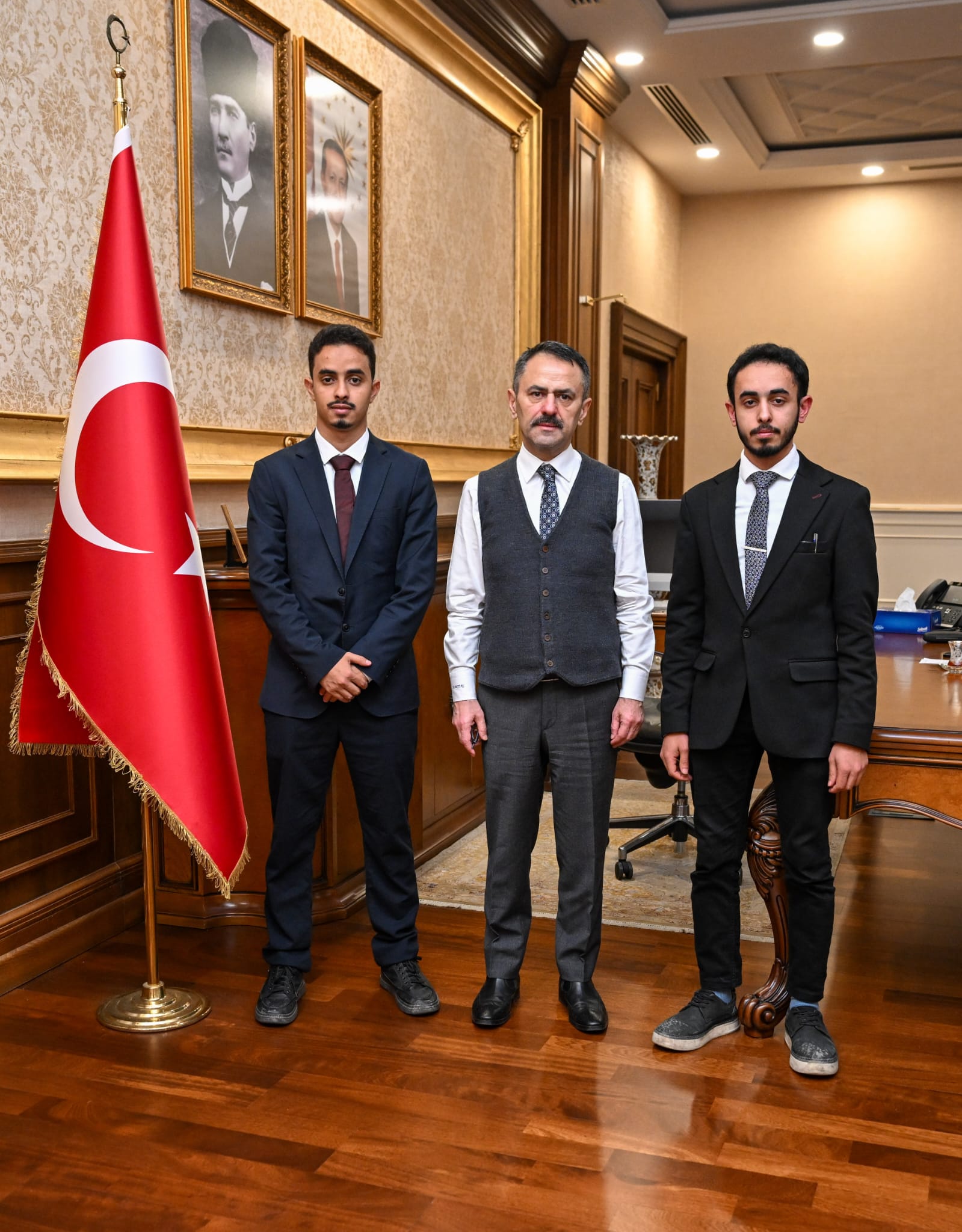 Yemenli Öğrencilerden Vali İlhami Aktaş’a Ziyaret