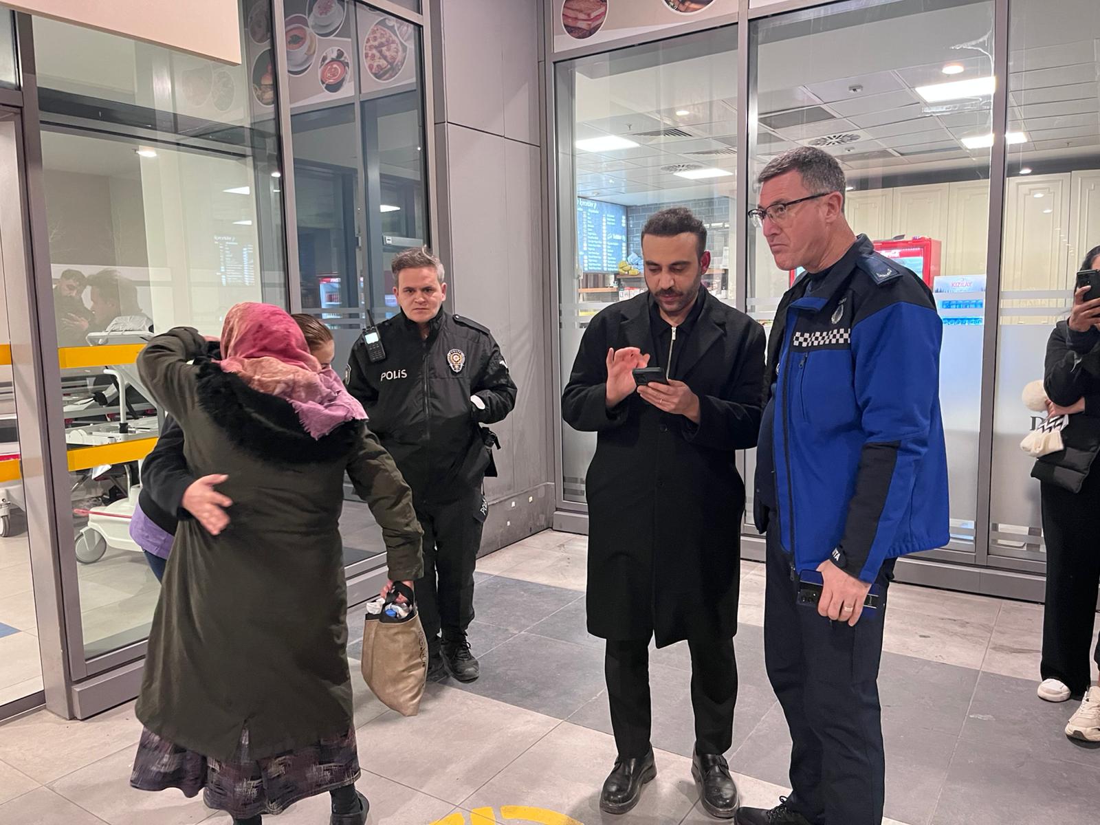 Kocaeli Büyükşehir Belediyesi Zabıta Ekiplerinden İhtiyaç Sahibi Yaşlı Vatandaşa Sosyal Destek