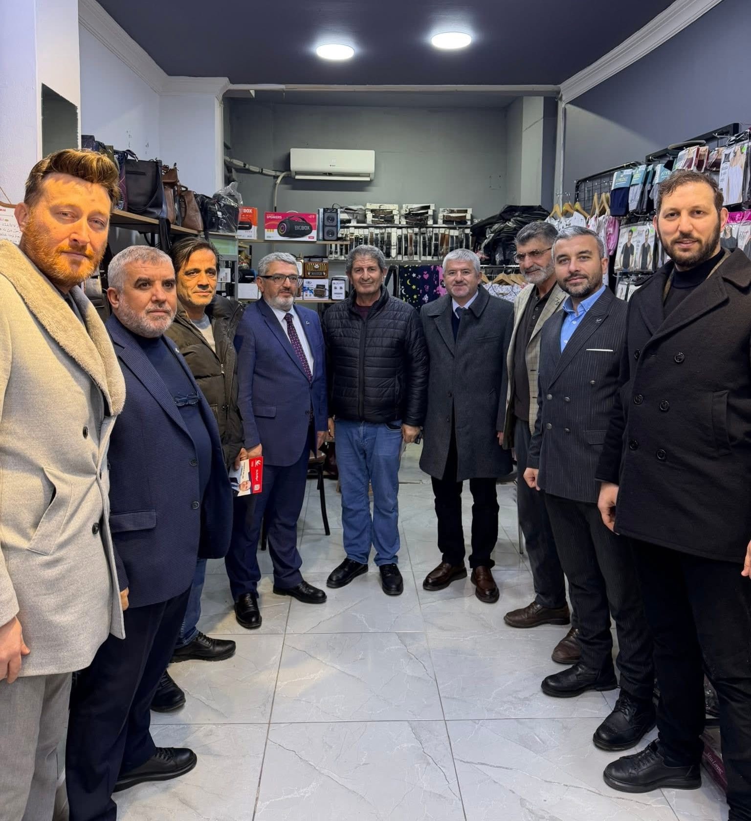 Yeniden Refah Partisi Gebze Akse Sapağı esnaf ziyareti, sahada birlik mesajı verdi.