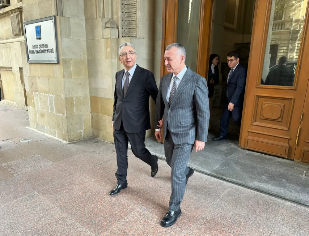 Bakü’de sıkı dostluk