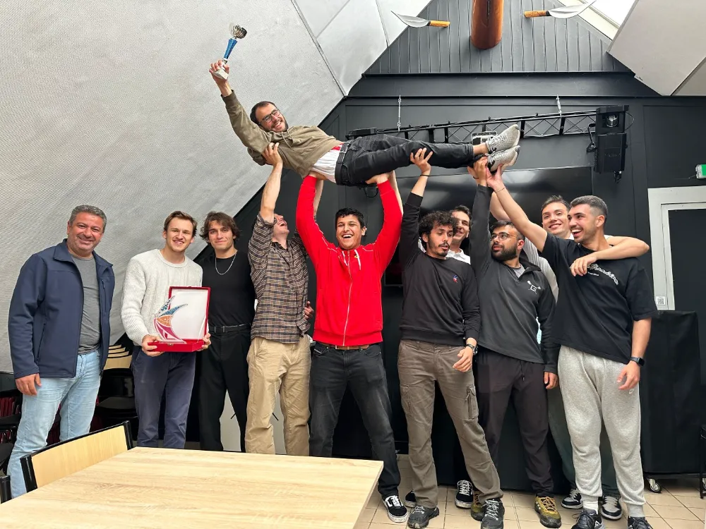 GTÜ Kürek Takımı Fransa'dan kupayla döndü